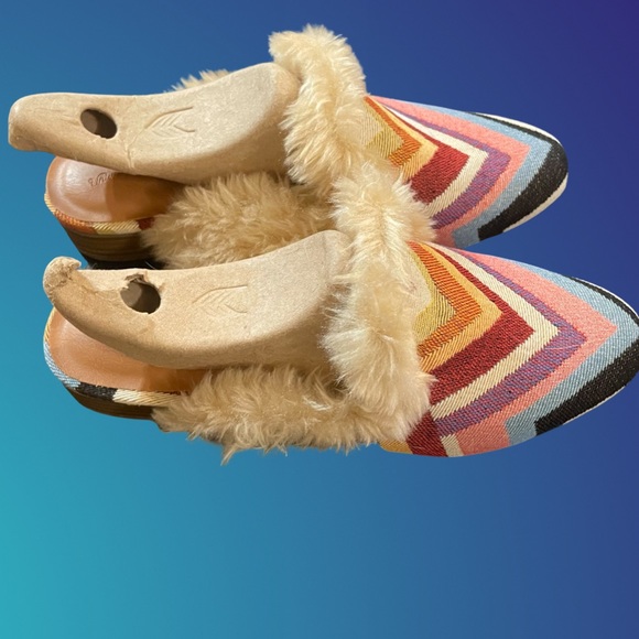 Universal Thread Women's Bibiana Faux Fur Lined Chevron Mules-Size 7.5 - Picture 2 of 11